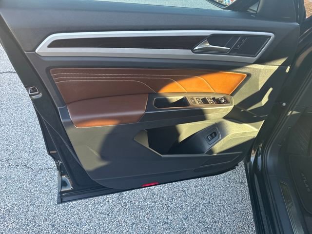 Certified 2022 Volkswagen Atlas SE w/ Black Wheel Package image 11