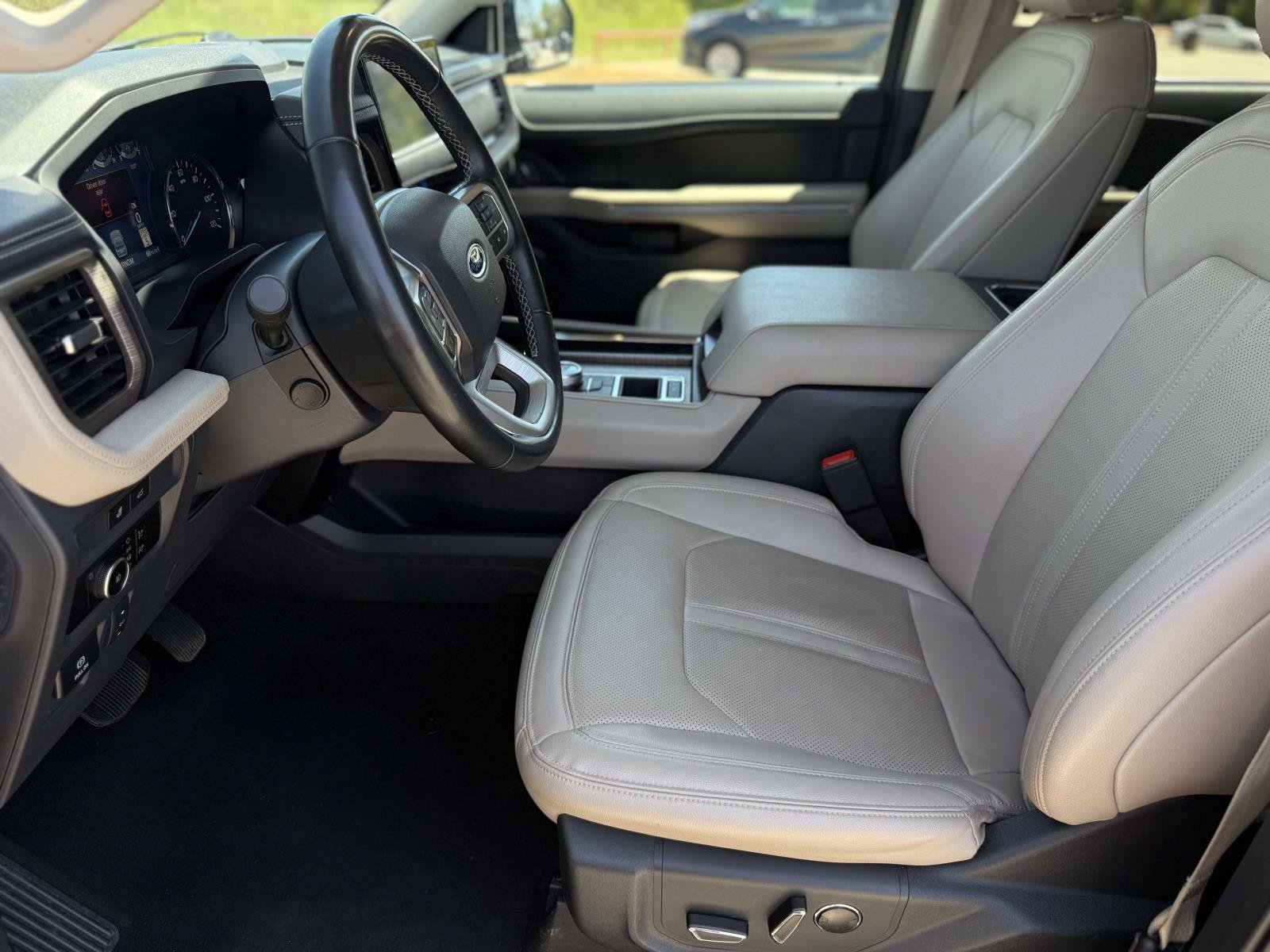 Used 2024 Ford Expedition Limited RWD image 24