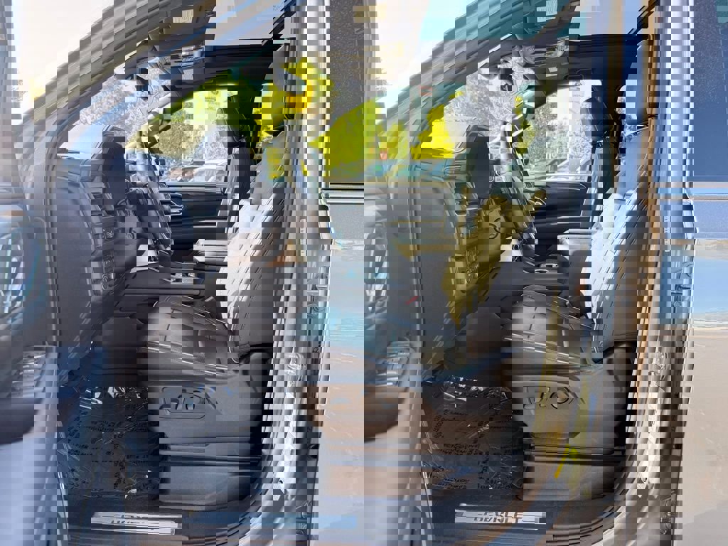 Used 2021 Chevrolet Suburban Premier w/ Premium Package image 24