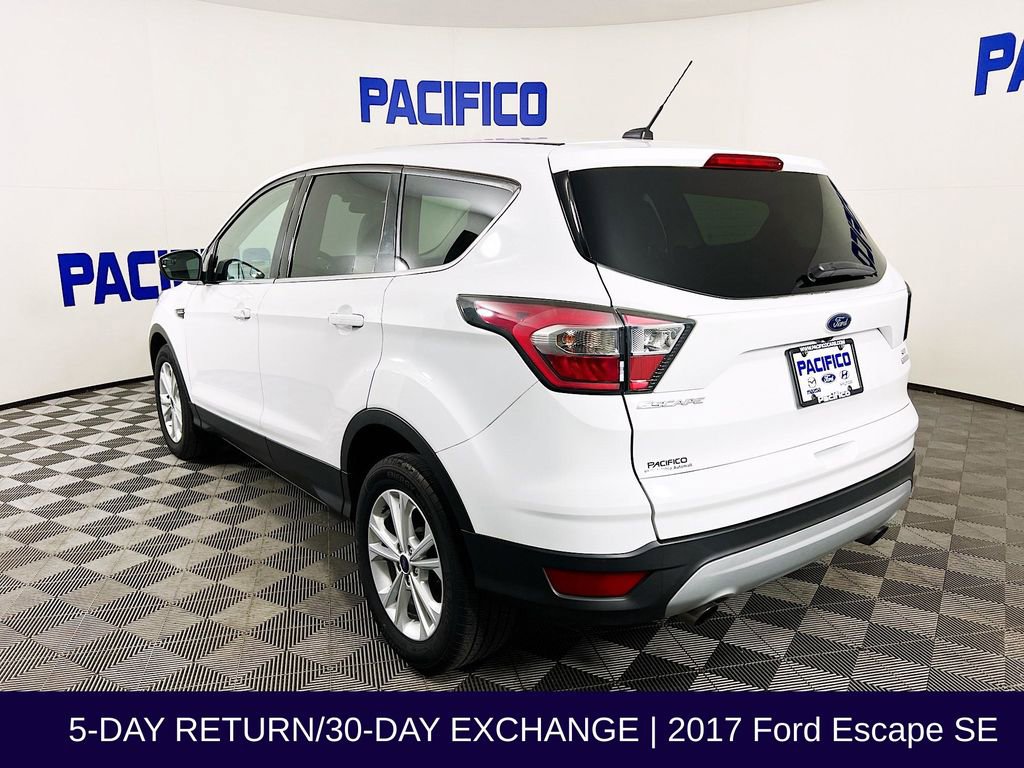 Used 2017 Ford Escape SE image 6