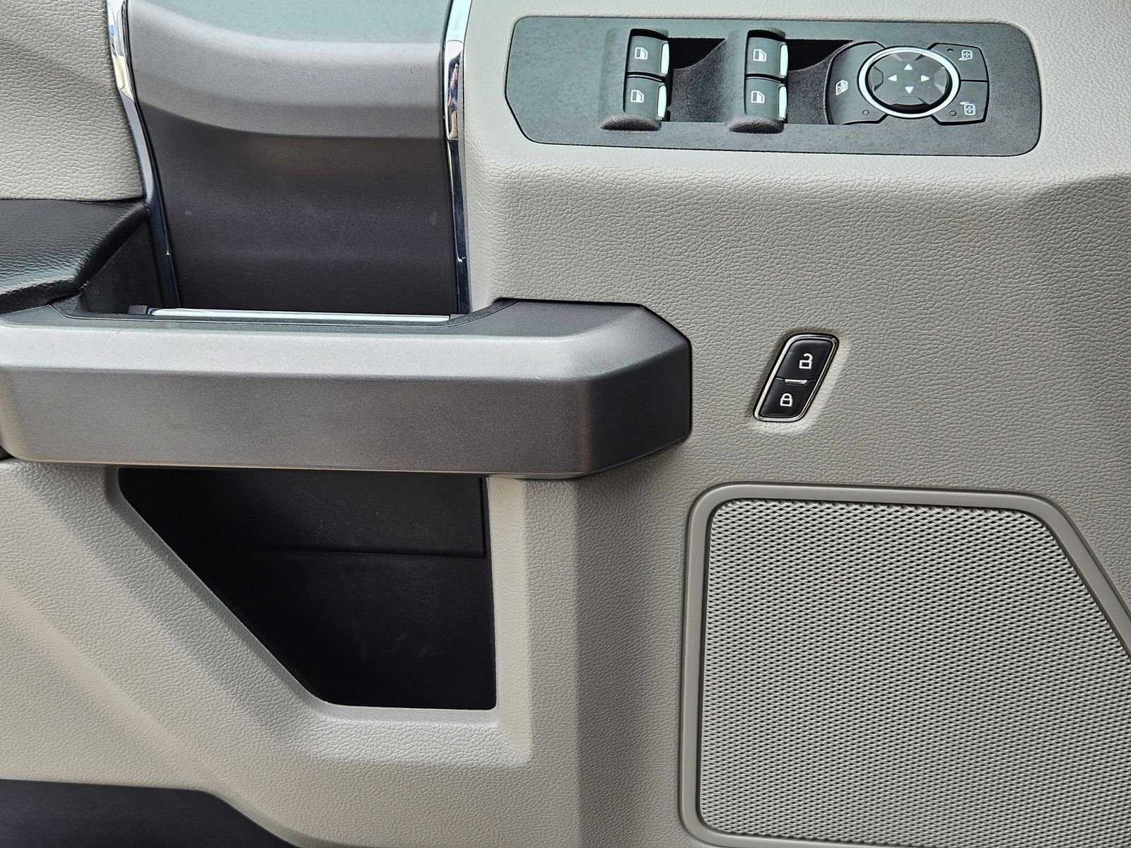 Used 2018 Ford F150 XLT w/ Equipment Group 301A Mid AWD/4WD image 32