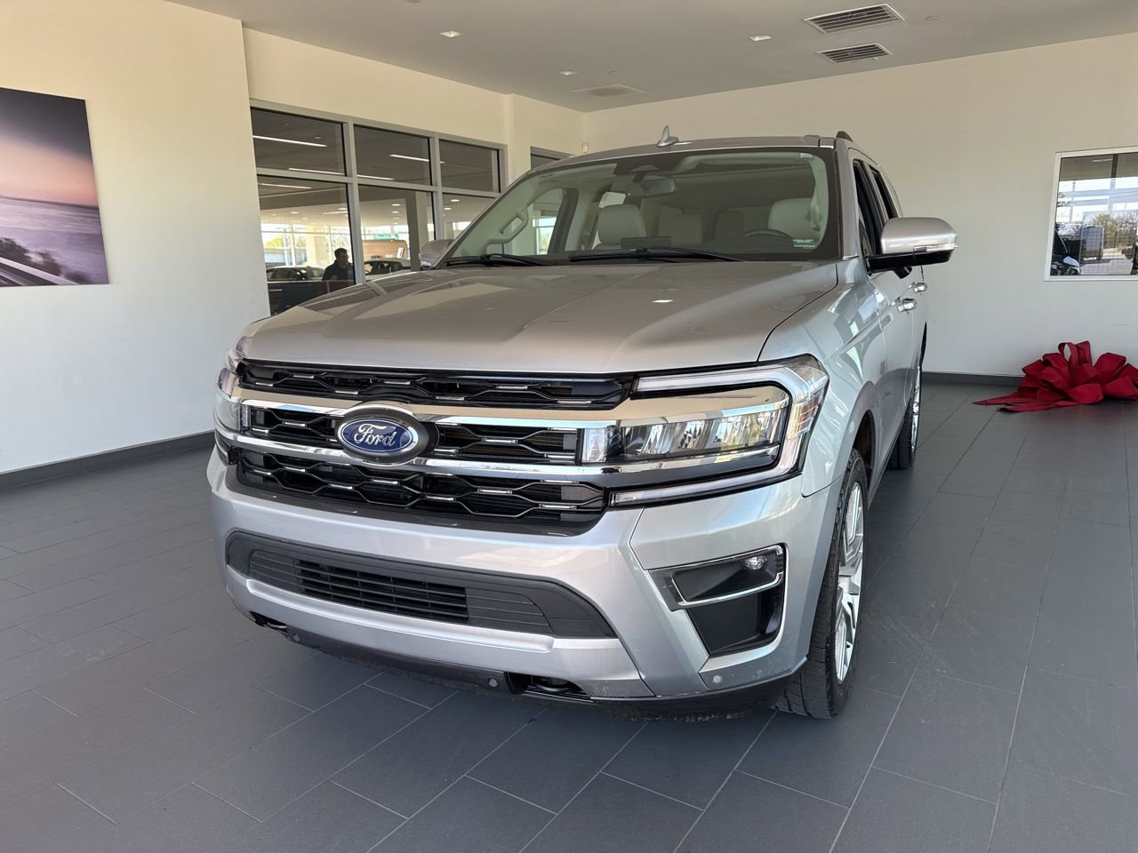 Used 2024 Ford Expedition Limited image 3