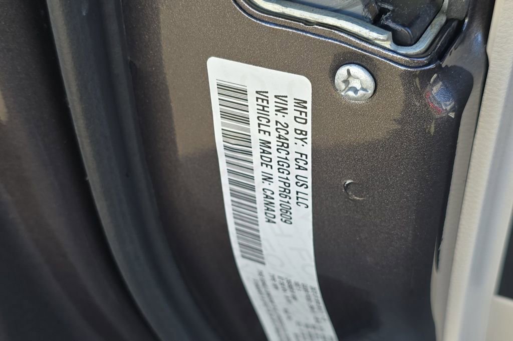 Used 2023 Chrysler Pacifica Limited image 30