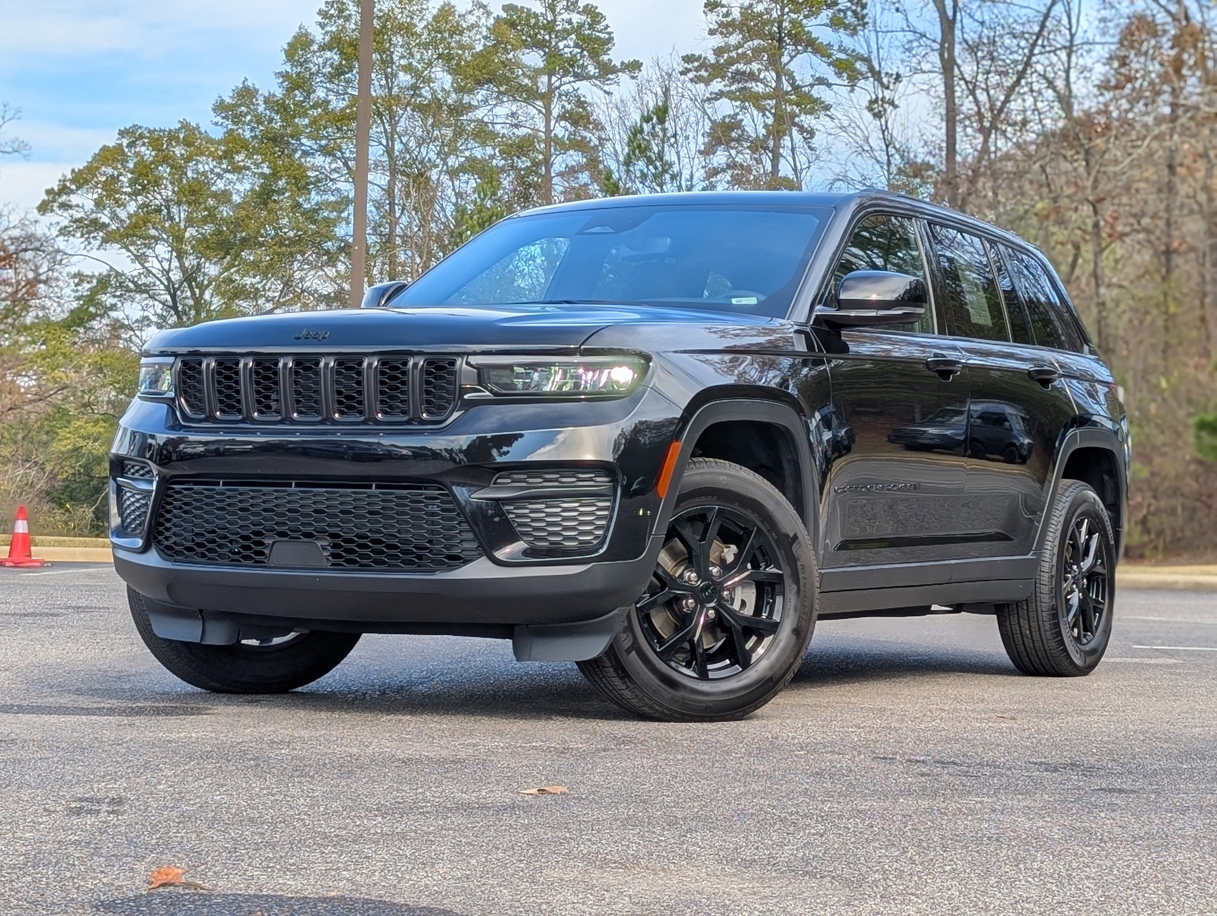 Used 2024 Jeep Grand Cherokee Altitude image 4