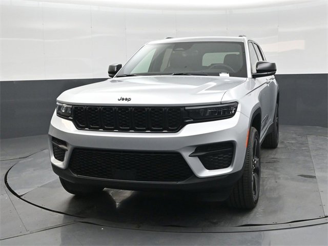 New 2025 Jeep Grand Cherokee Altitude image 8