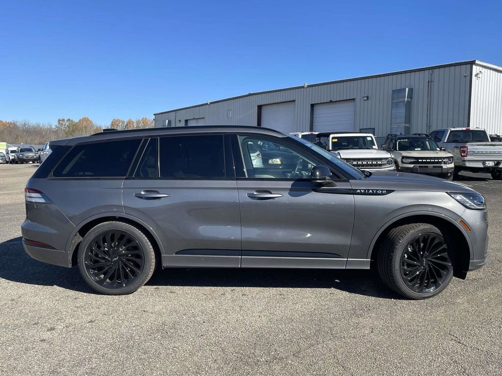 New 2025 Lincoln Aviator Reserve w/ Luxury Package image 2