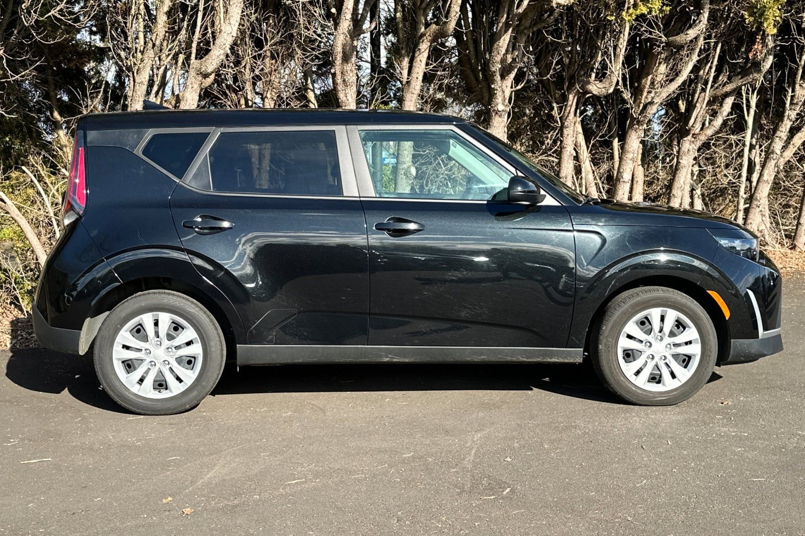 Certified 2024 Kia Soul LX image 3