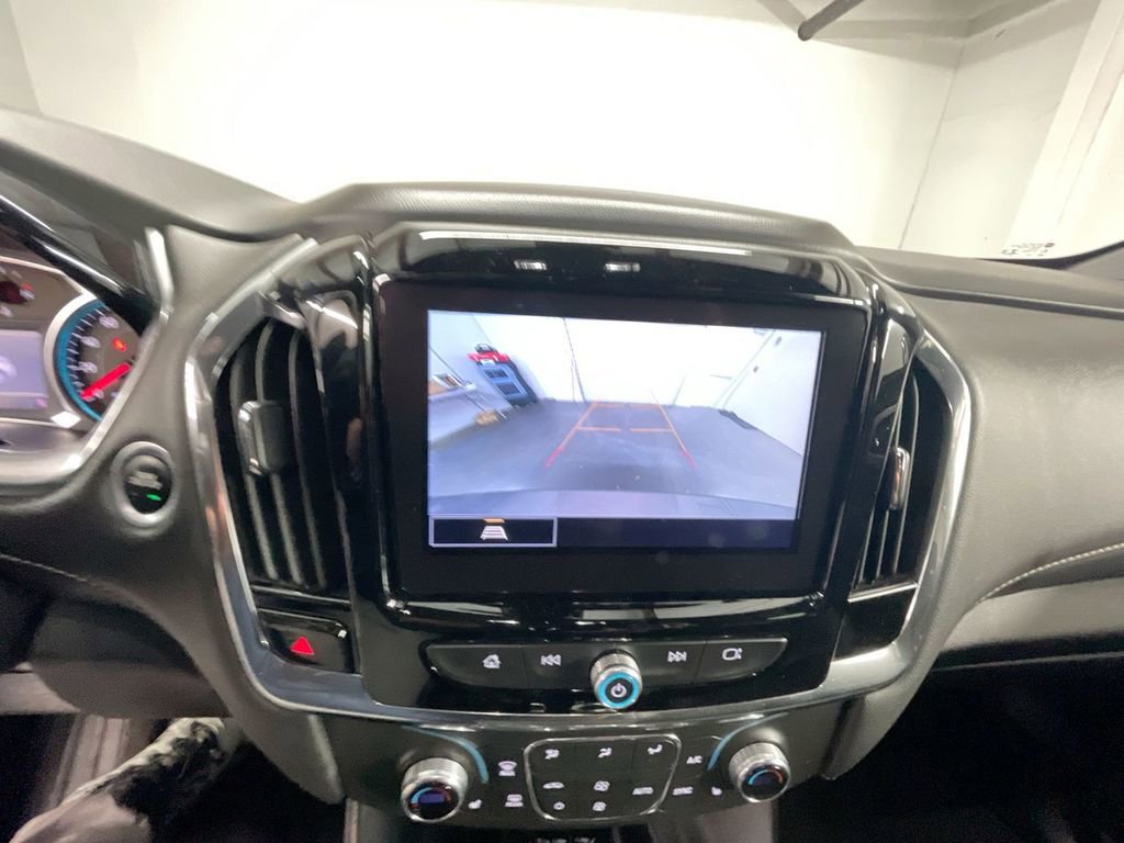 Used 2023 Chevrolet Traverse LT image 14