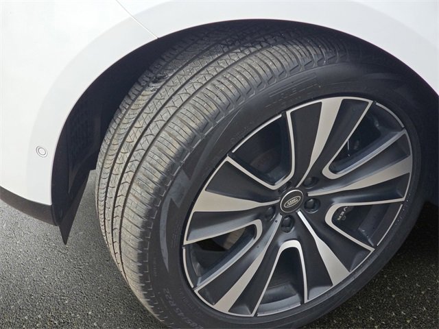 Used 2023 Land Rover Range Rover Long Wheelbase SE image 33