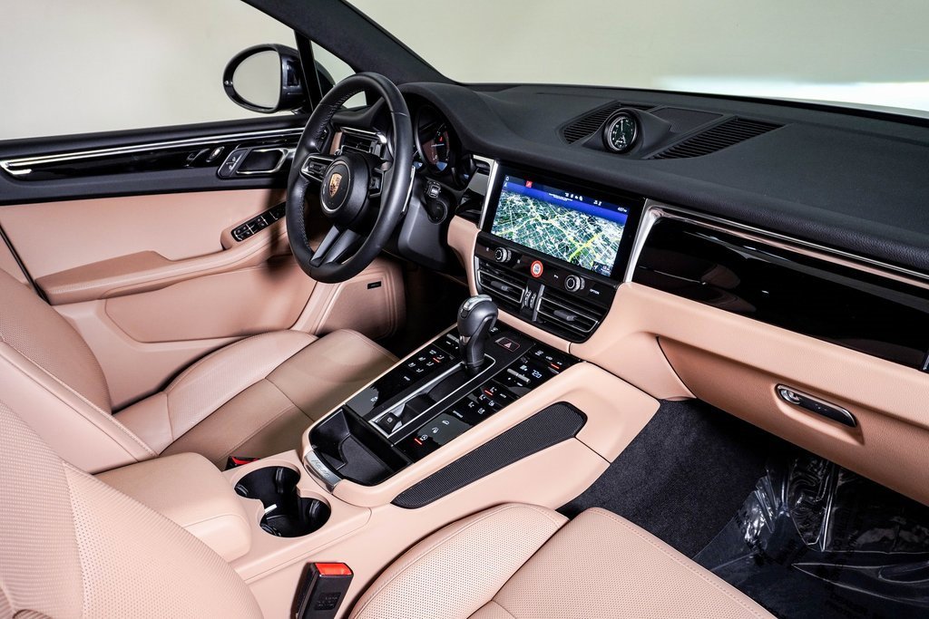 Certified 2025 Porsche Macan image 14