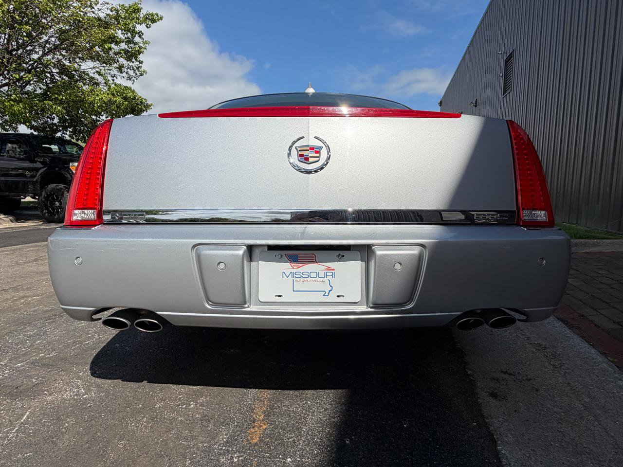Used 2010 Cadillac DTS Luxury FWD image 6