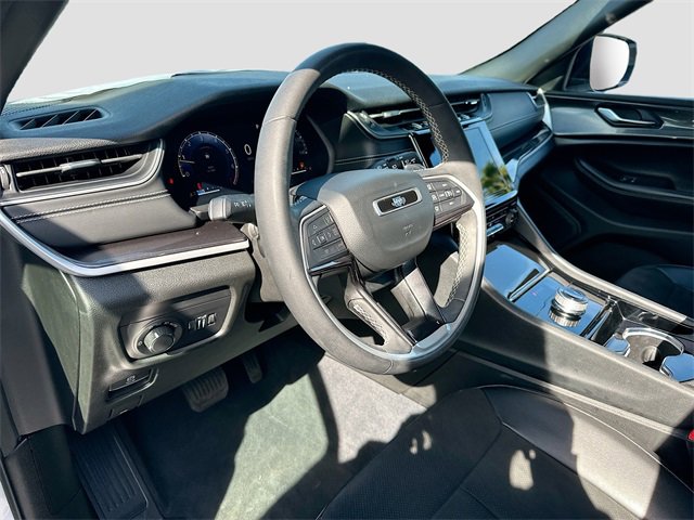 Used 2023 Jeep Grand Cherokee Altitude image 9