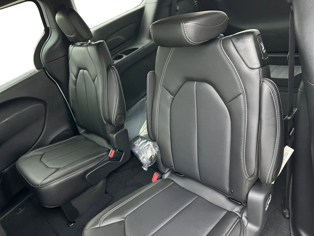 New 2026 Chrysler Pacifica Select image 22