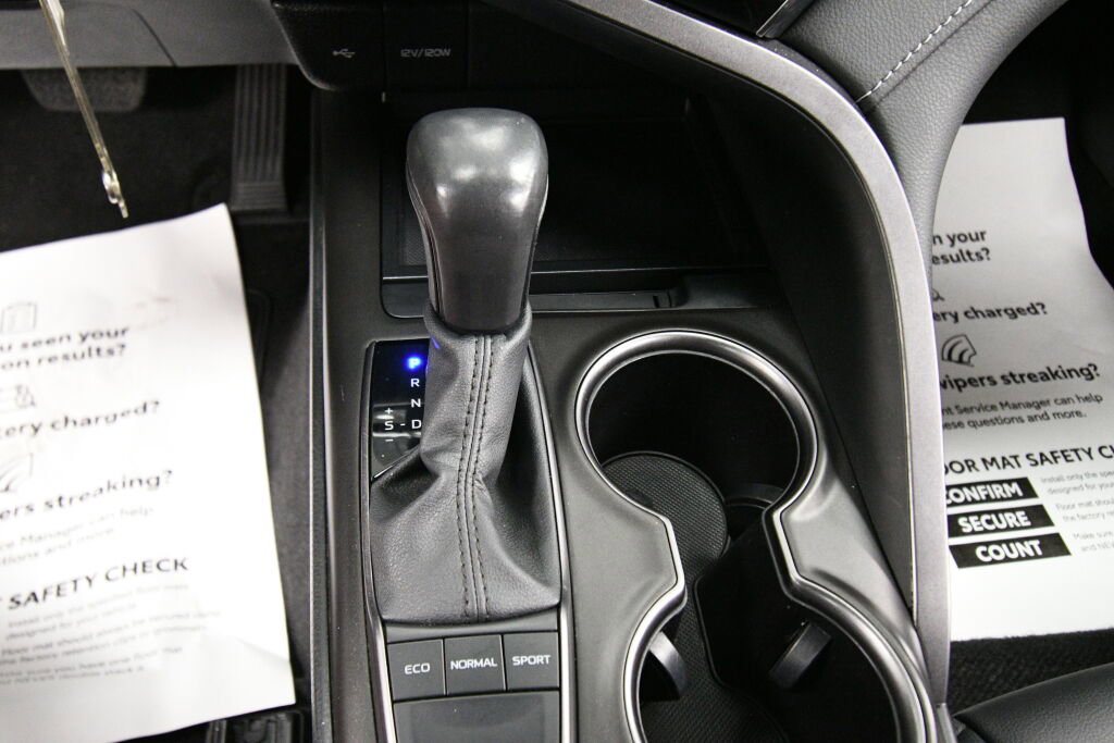 Used 2024 Toyota Camry SE image 16