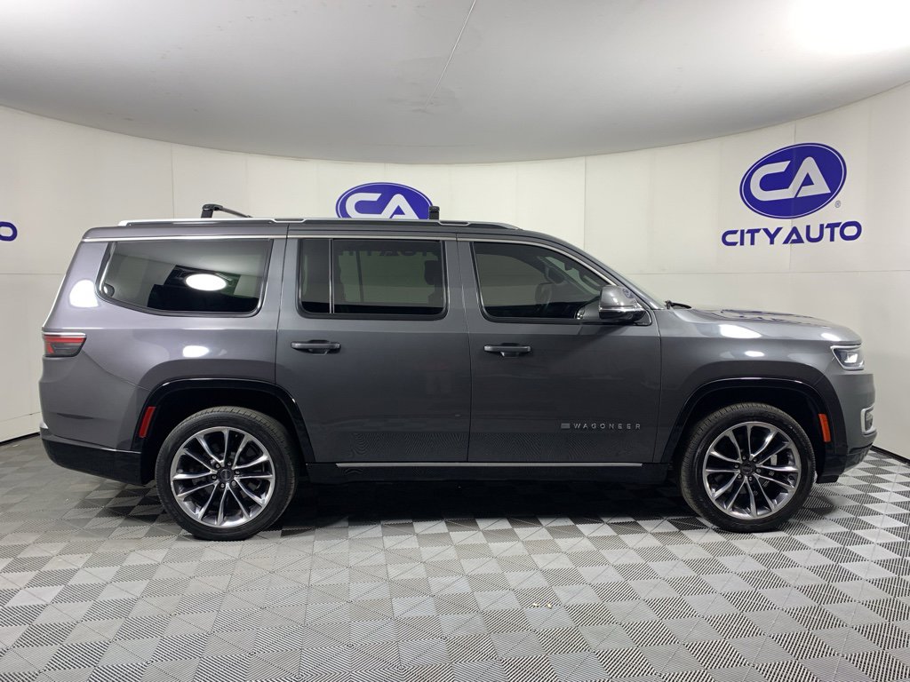 Used 2022 Jeep Wagoneer Series III w/ Premium Group I image 2