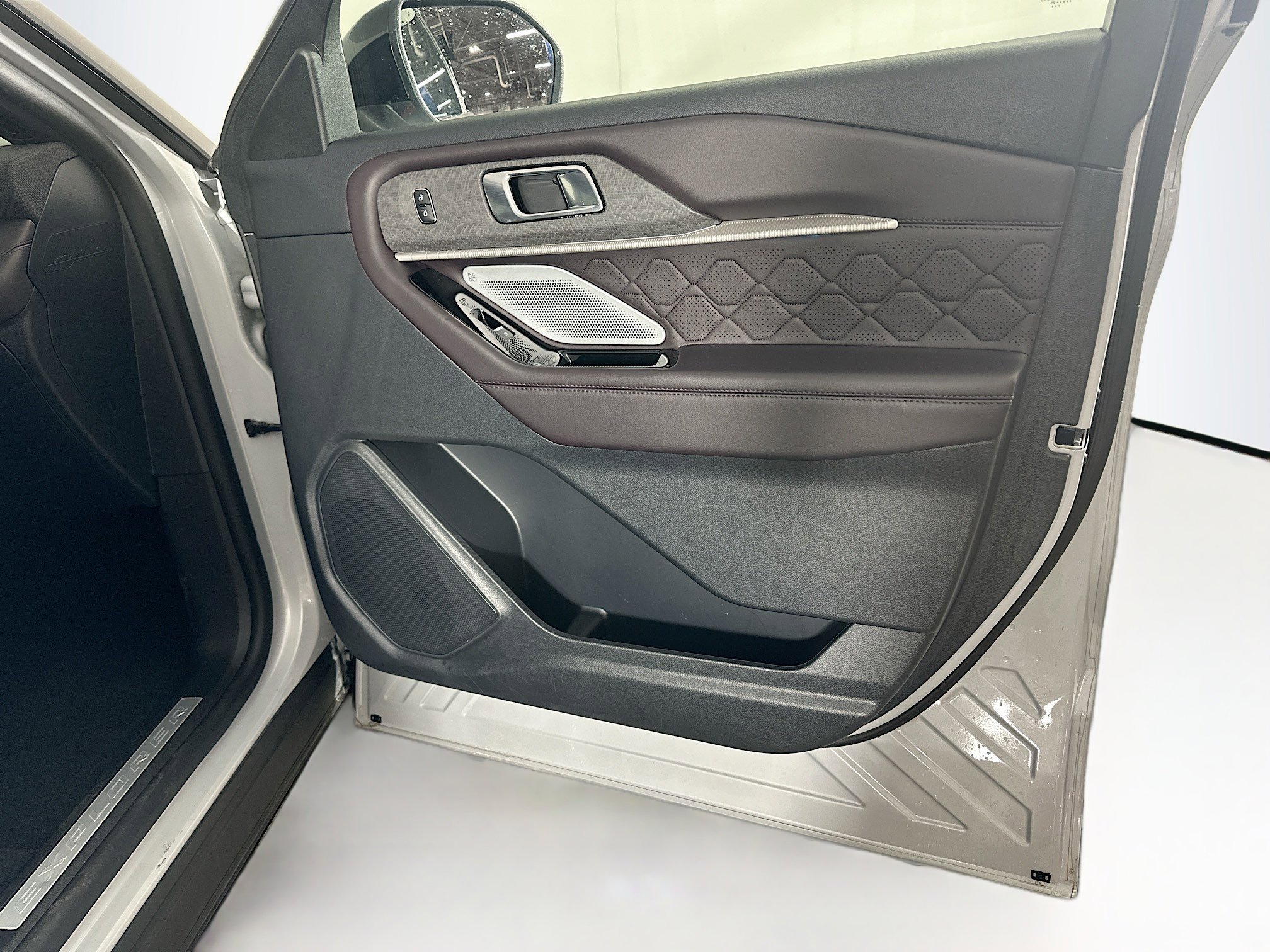 Used 2025 Ford Explorer Platinum w/ LUX Leather Package image 34