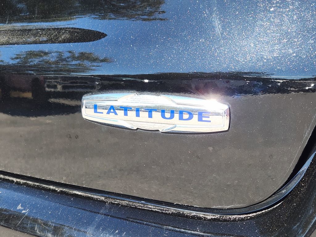 Used 2024 Jeep Compass Latitude image 10