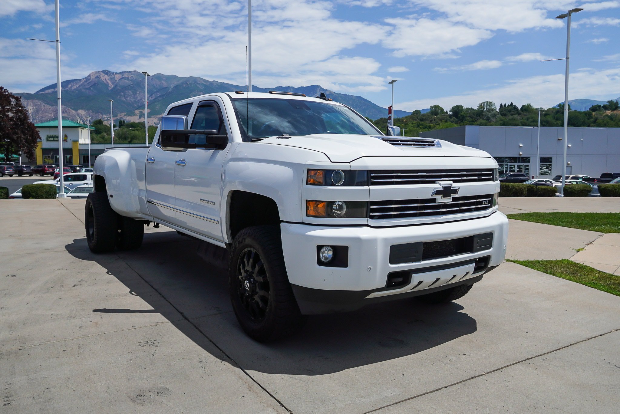 Used 2018 Chevrolet Silverado 3500 LTZ AWD/4WD image 2
