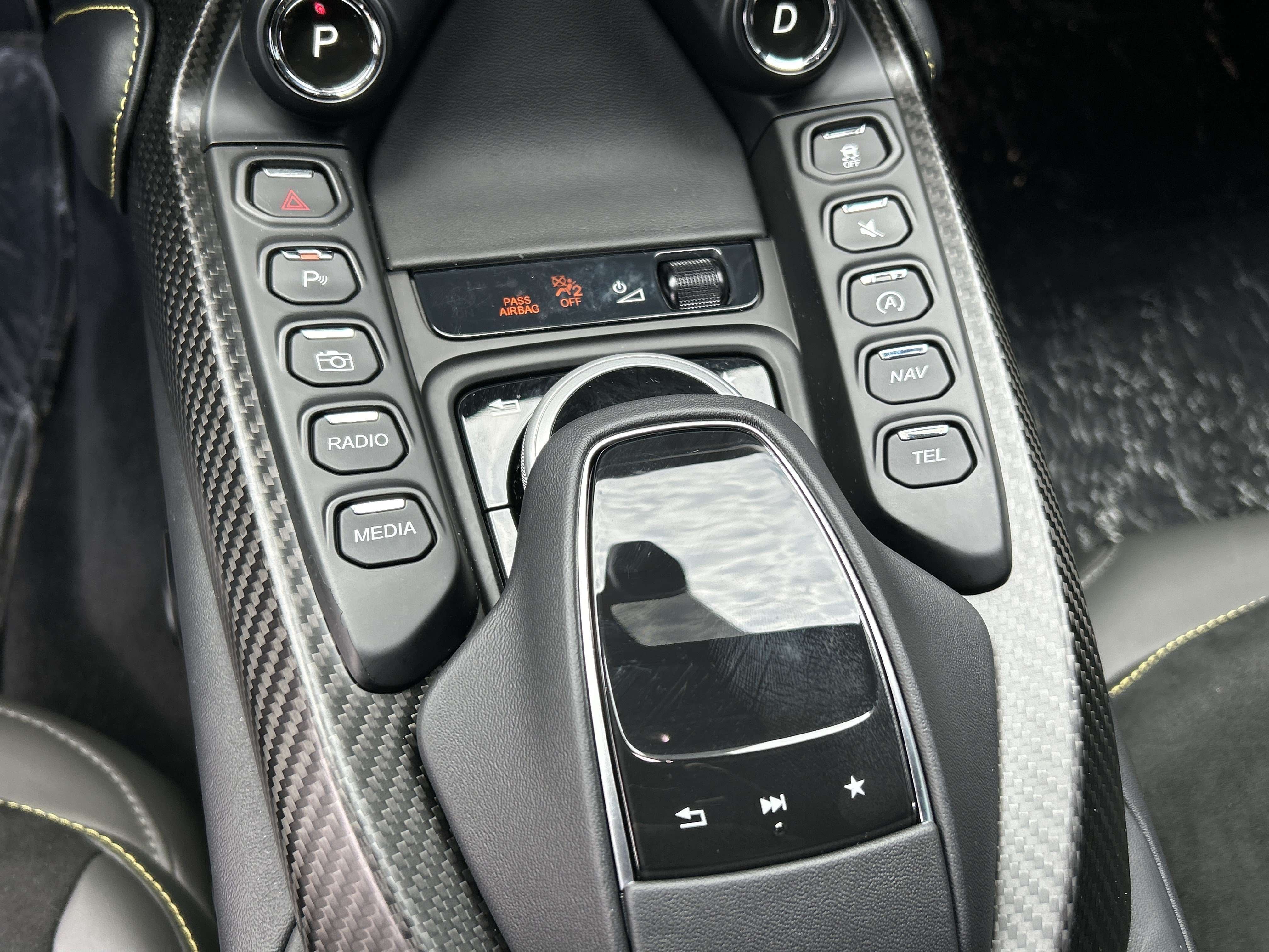 Used 2023 Aston Martin V8 Vantage Coupe RWD image 16