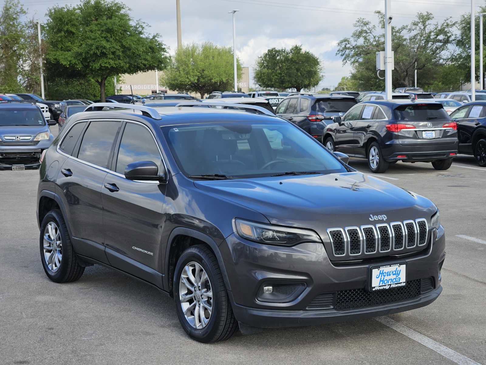 Used 2020 Jeep Cherokee Latitude Plus FWD image 3