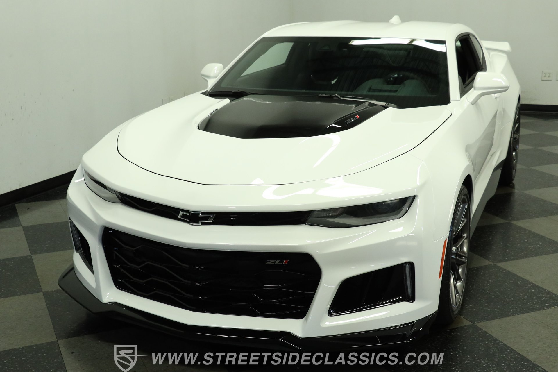 Used 2023 Chevrolet Camaro ZL1 RWD image 17