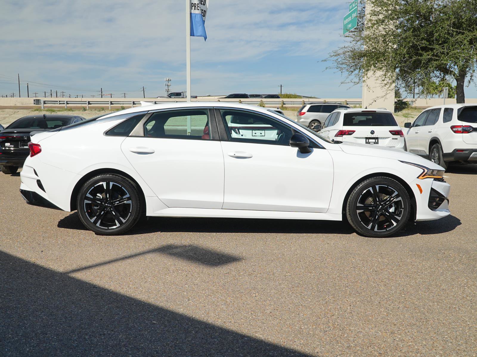 Used 2023 Kia K5 GT-Line w/ GT-Line Premium Package image 4