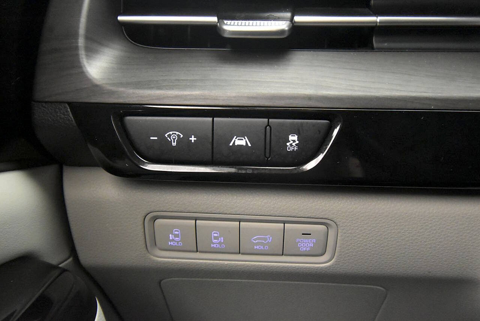 Used 2024 Kia Carnival EX FWD image 30