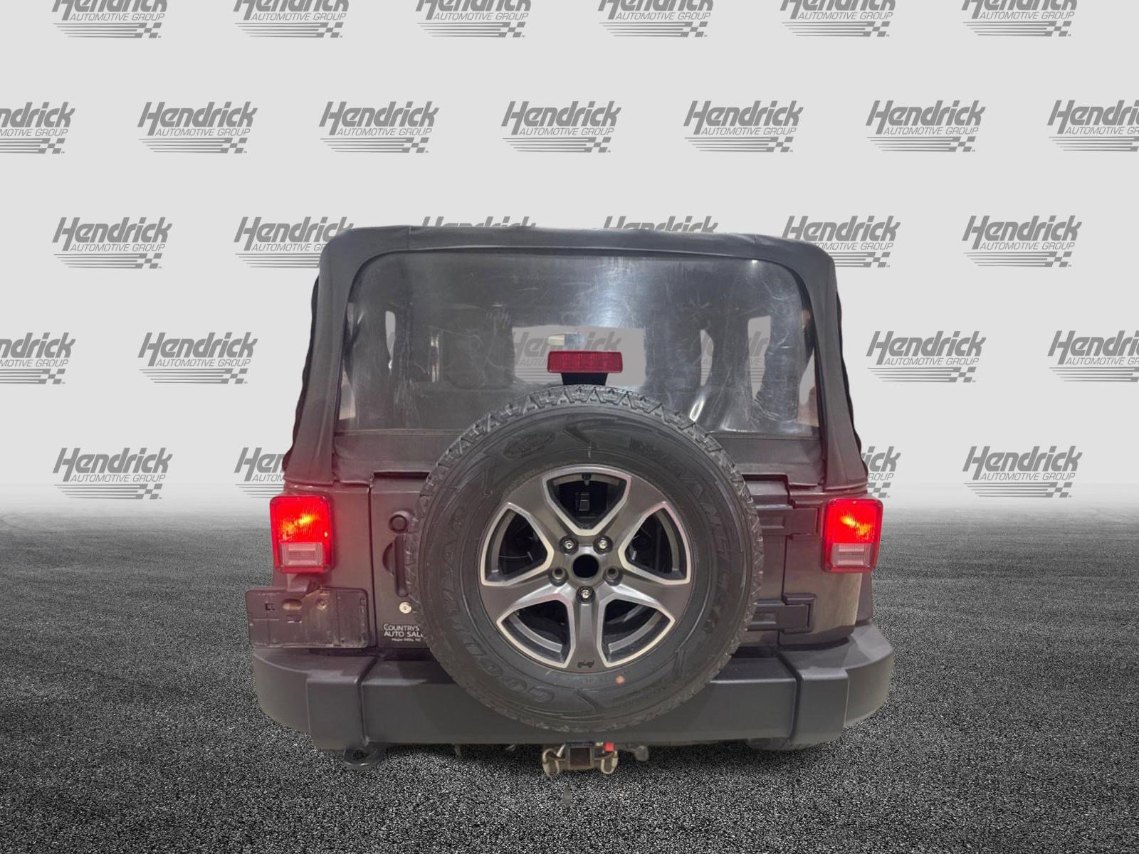 Used 2018 Jeep Wrangler Sport AWD/4WD image 9