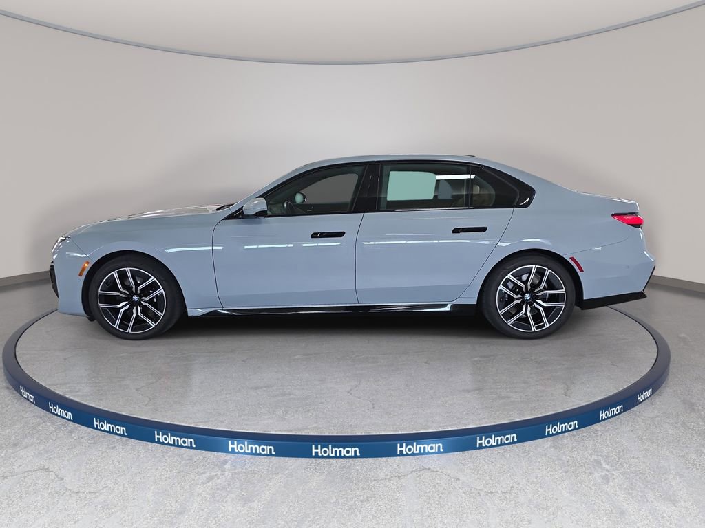 Used 2023 BMW 740i w/ Parking Assistance Package RWD image 11