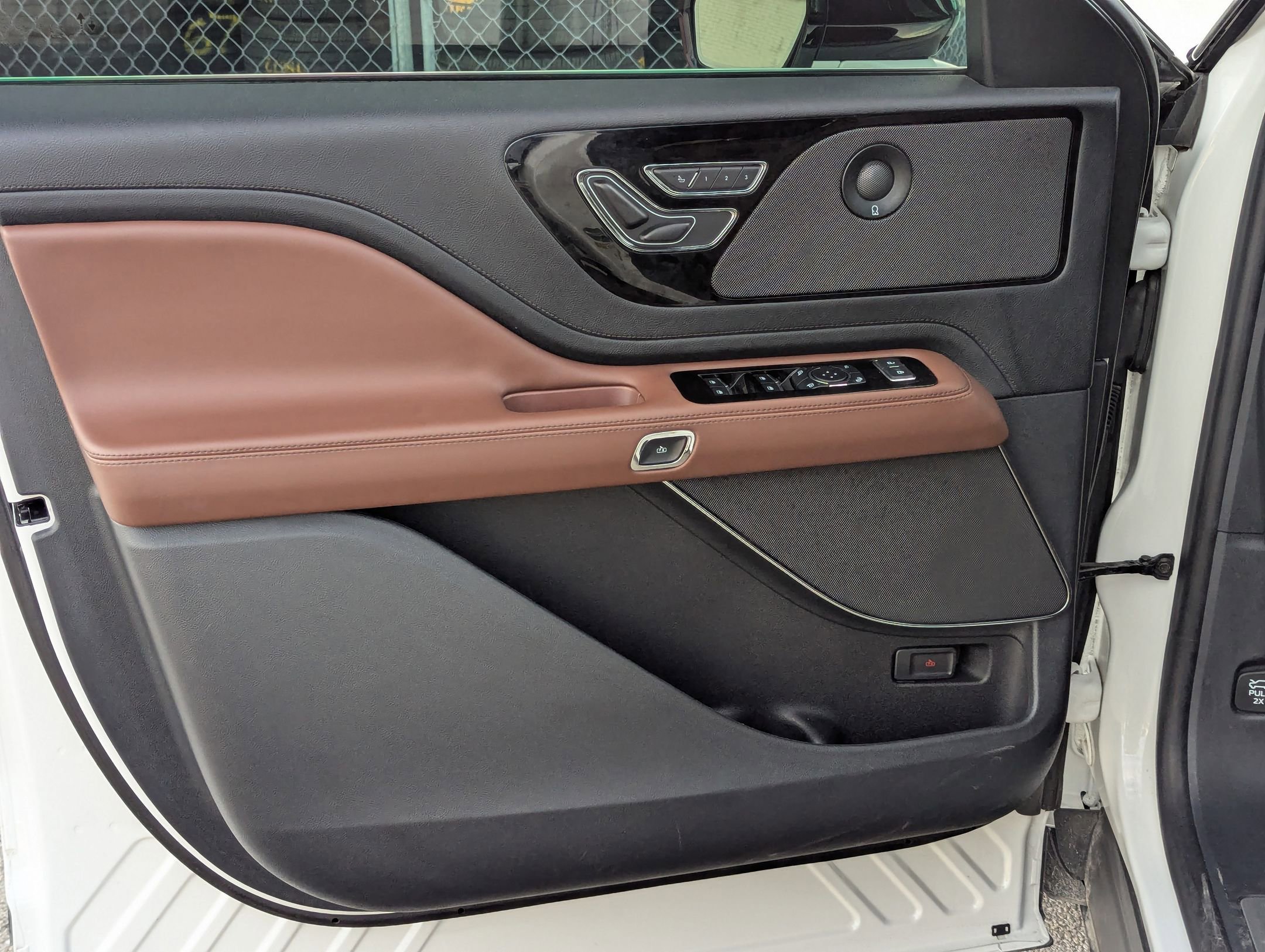 Used 2025 Lincoln Aviator Reserve w/ Illumination Package image 11