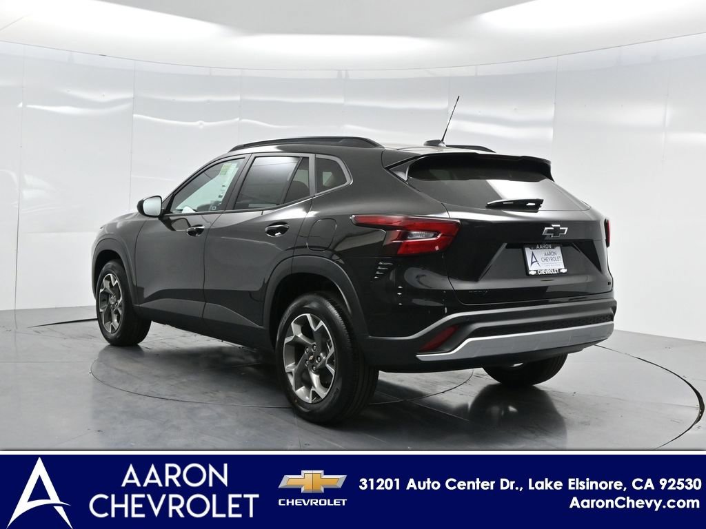 New 2026 Chevrolet Trax LT w/ Sunroof Package FWD image 5