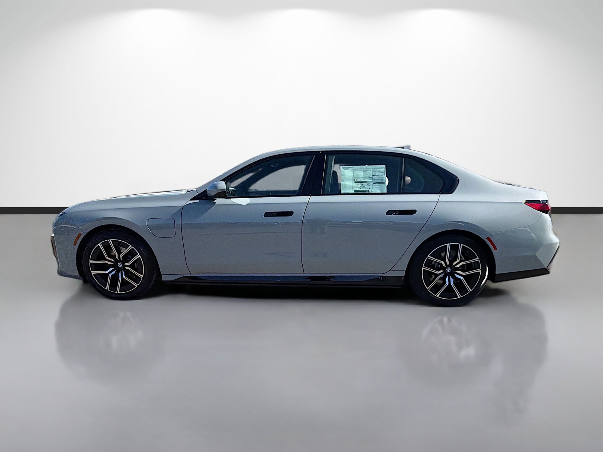 New 2026 BMW 750e xDrive w/ Executive Package image 6