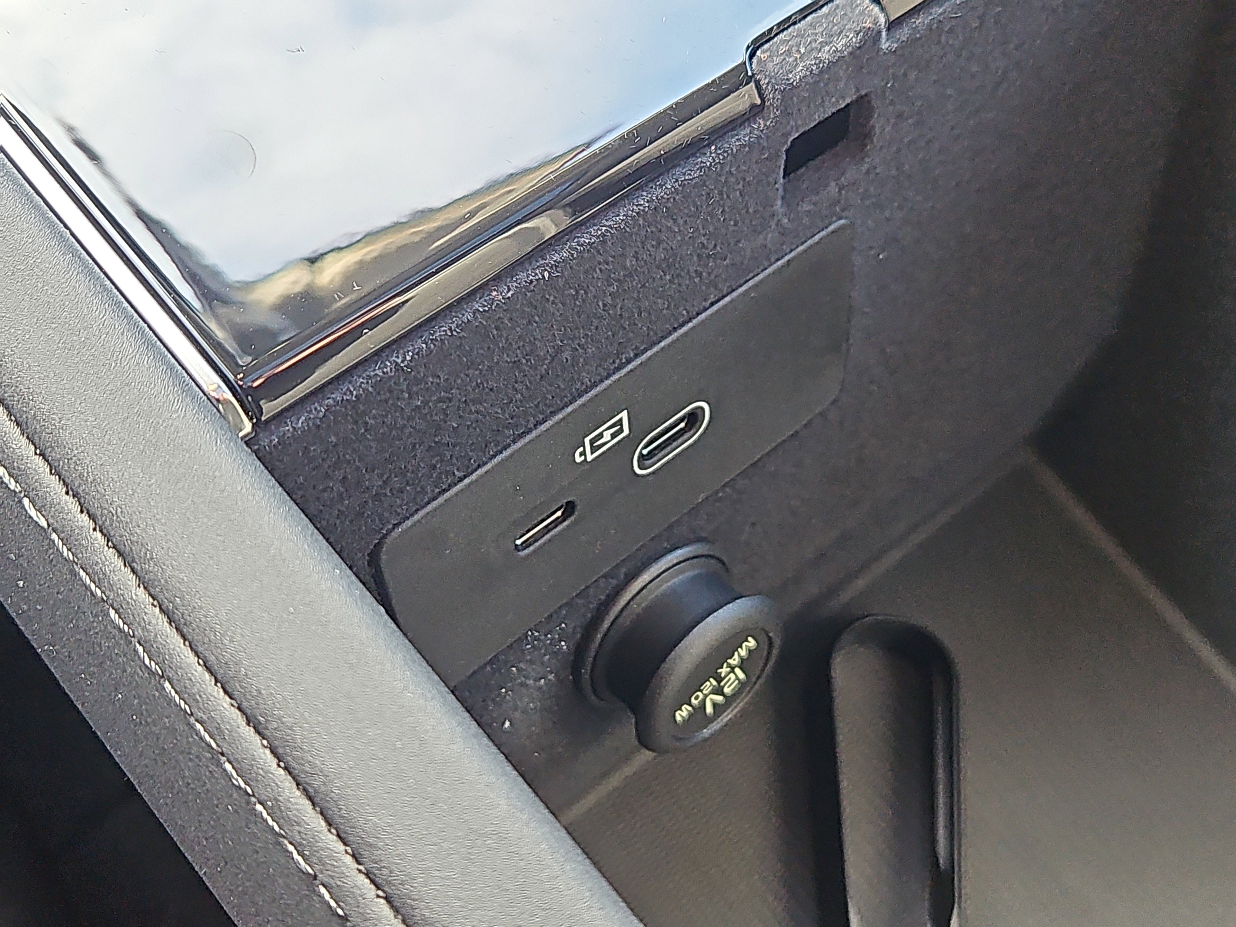 New 2026 Volvo XC90 B6 Plus w/ Protection Package Premier image 9