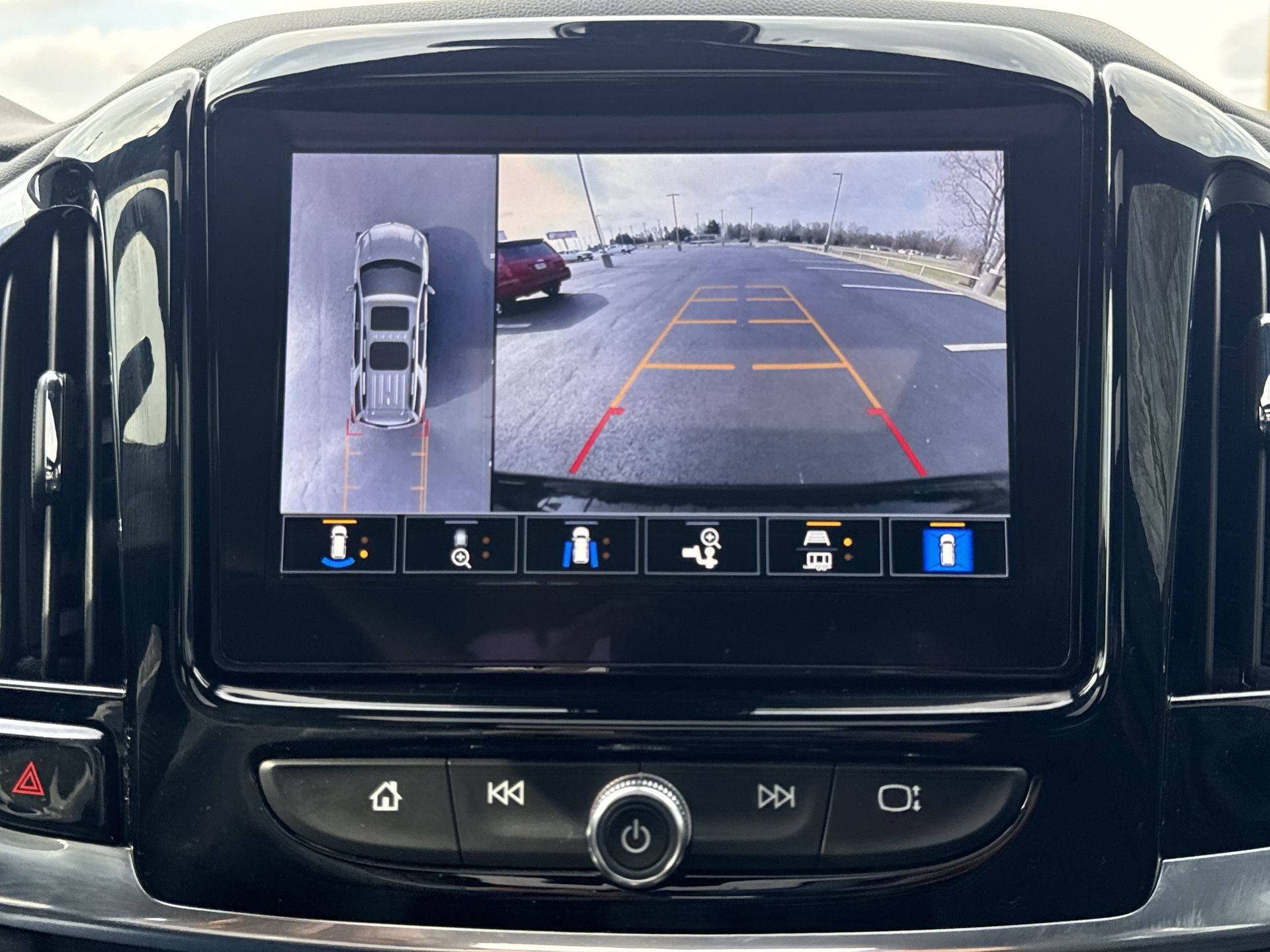 Used 2023 Chevrolet Traverse RS w/ LPO, Cargo Package AWD/4WD image 17