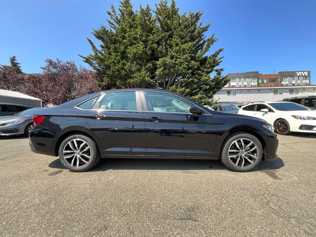 New 2026 Volkswagen Jetta SE FWD image 9