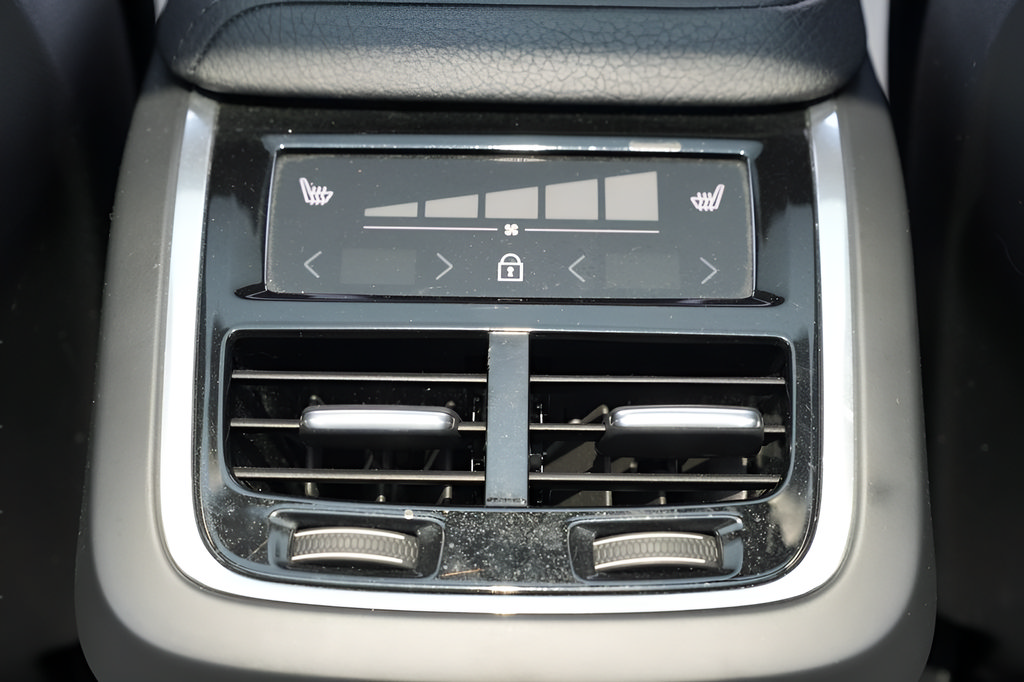 Used 2020 Volvo XC60 T6 Inscription w/ Protection Package Premier AWD/4WD image 21