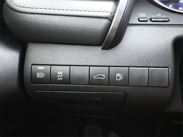 Used 2018 Toyota Camry L image 26