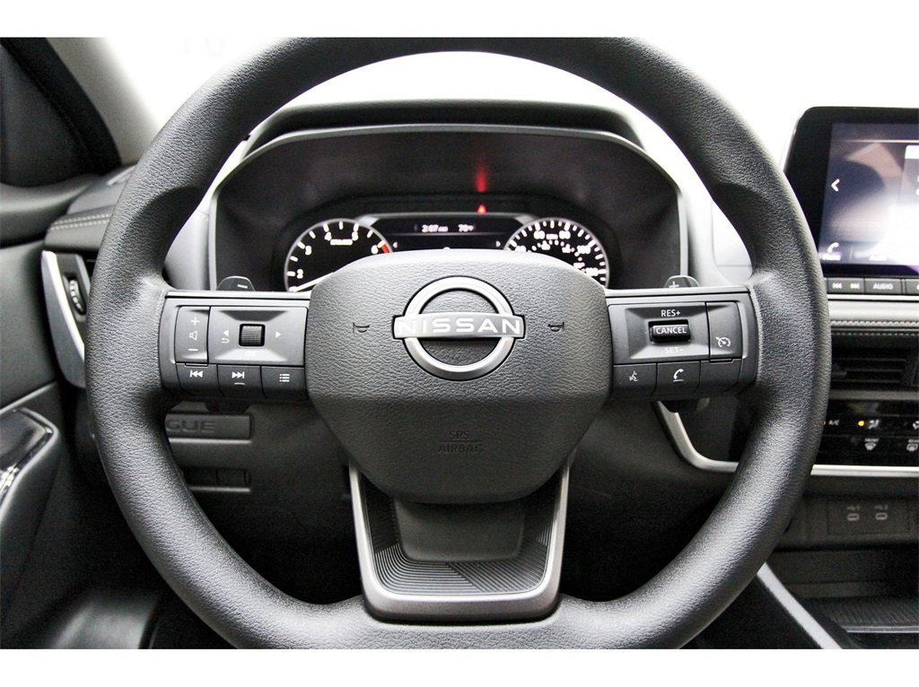 Used 2025 Nissan Rogue S image 11