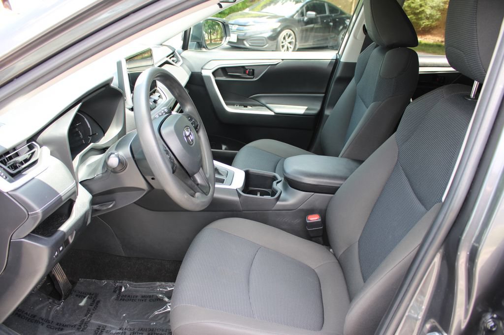 Used 2023 Toyota RAV4 LE AWD/4WD image 11