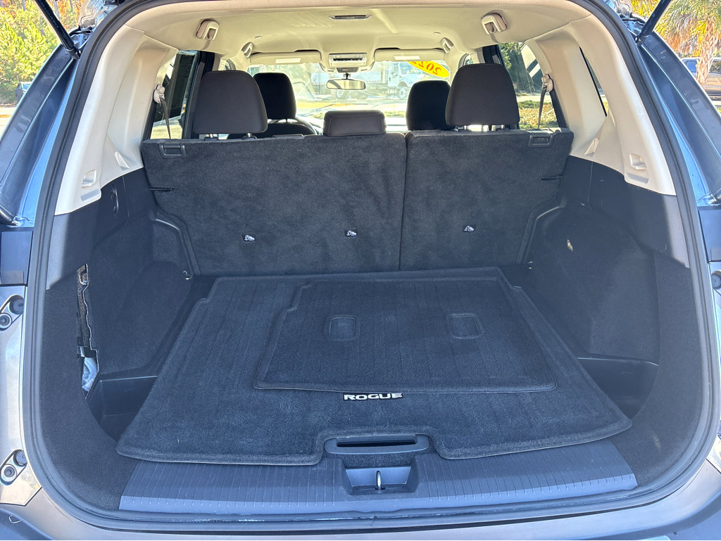 Used 2022 Nissan Rogue SV image 27