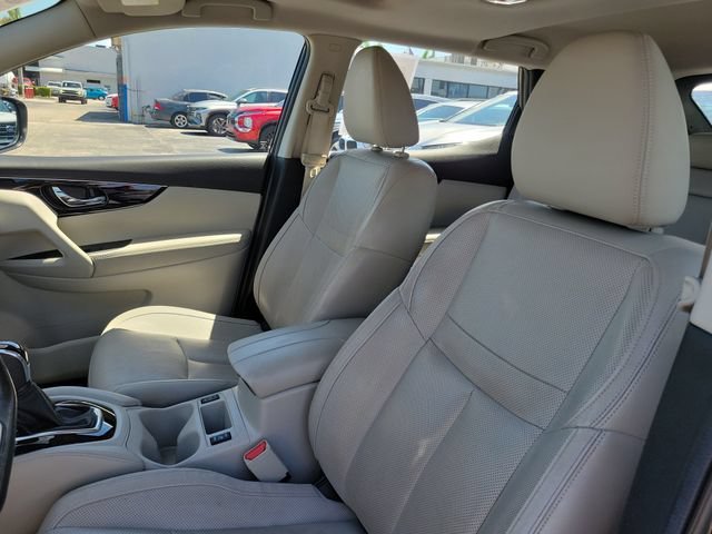 Used 2017 Nissan Rogue Sport SL w/ SL Premium Package FWD image 9