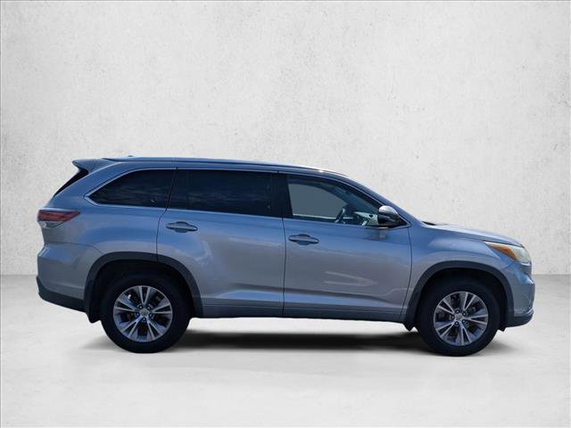 Used 2015 Toyota Highlander XLE AWD/4WD image 4