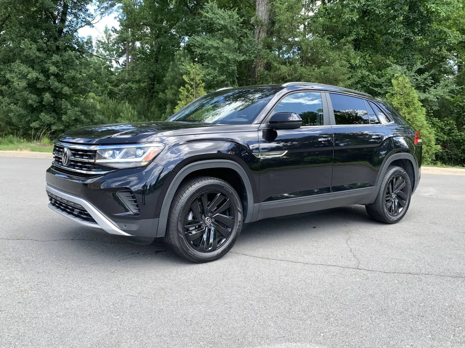 Used 2023 Volkswagen Atlas Cross Sport SE FWD image 3