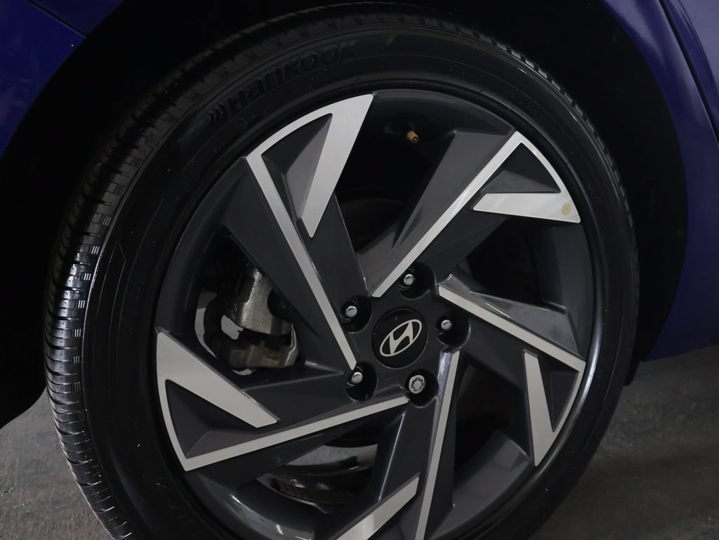 Used 2025 Hyundai Elantra SEL FWD image 31