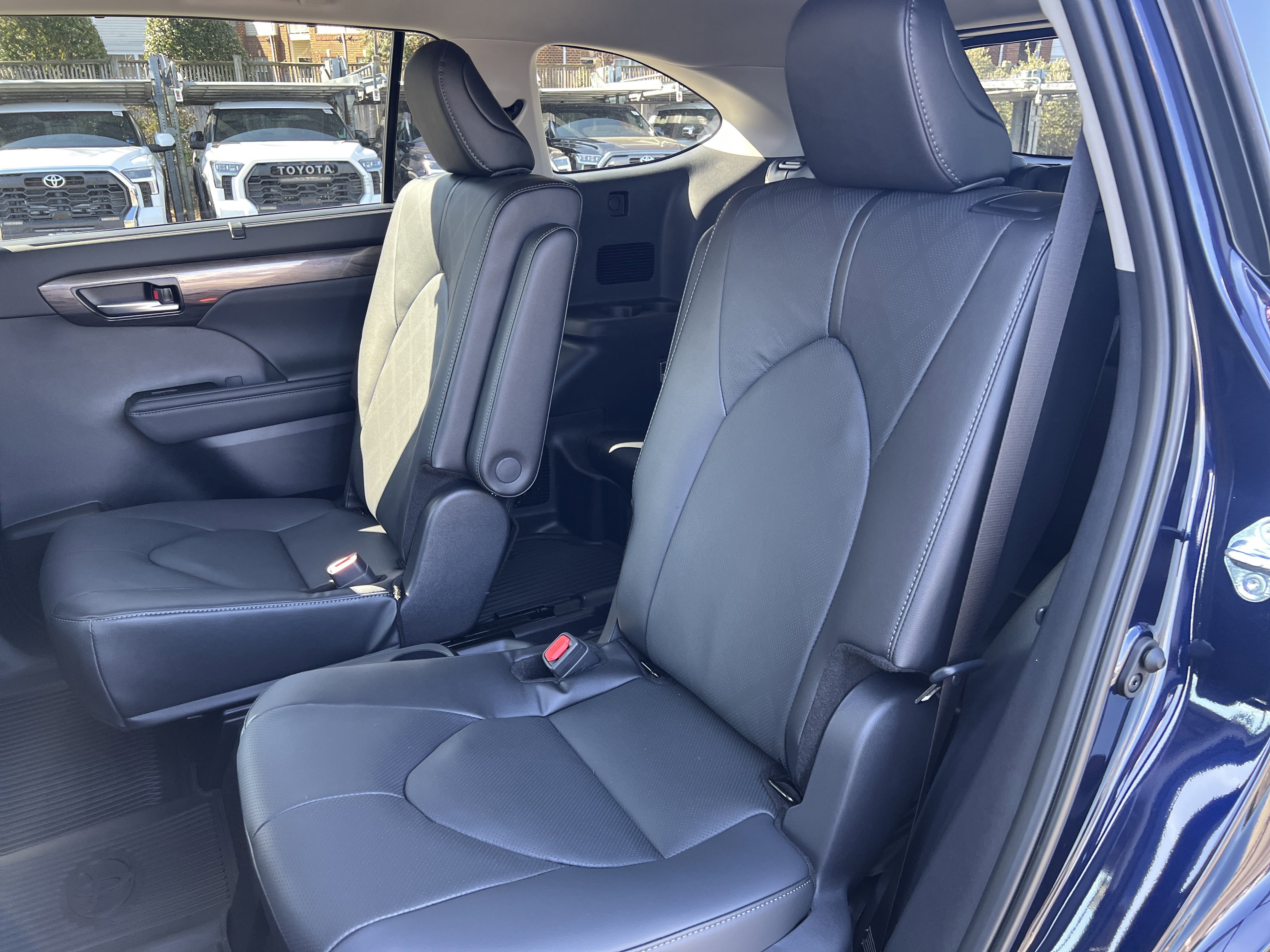 New 2026 Toyota Highlander Platinum image 15