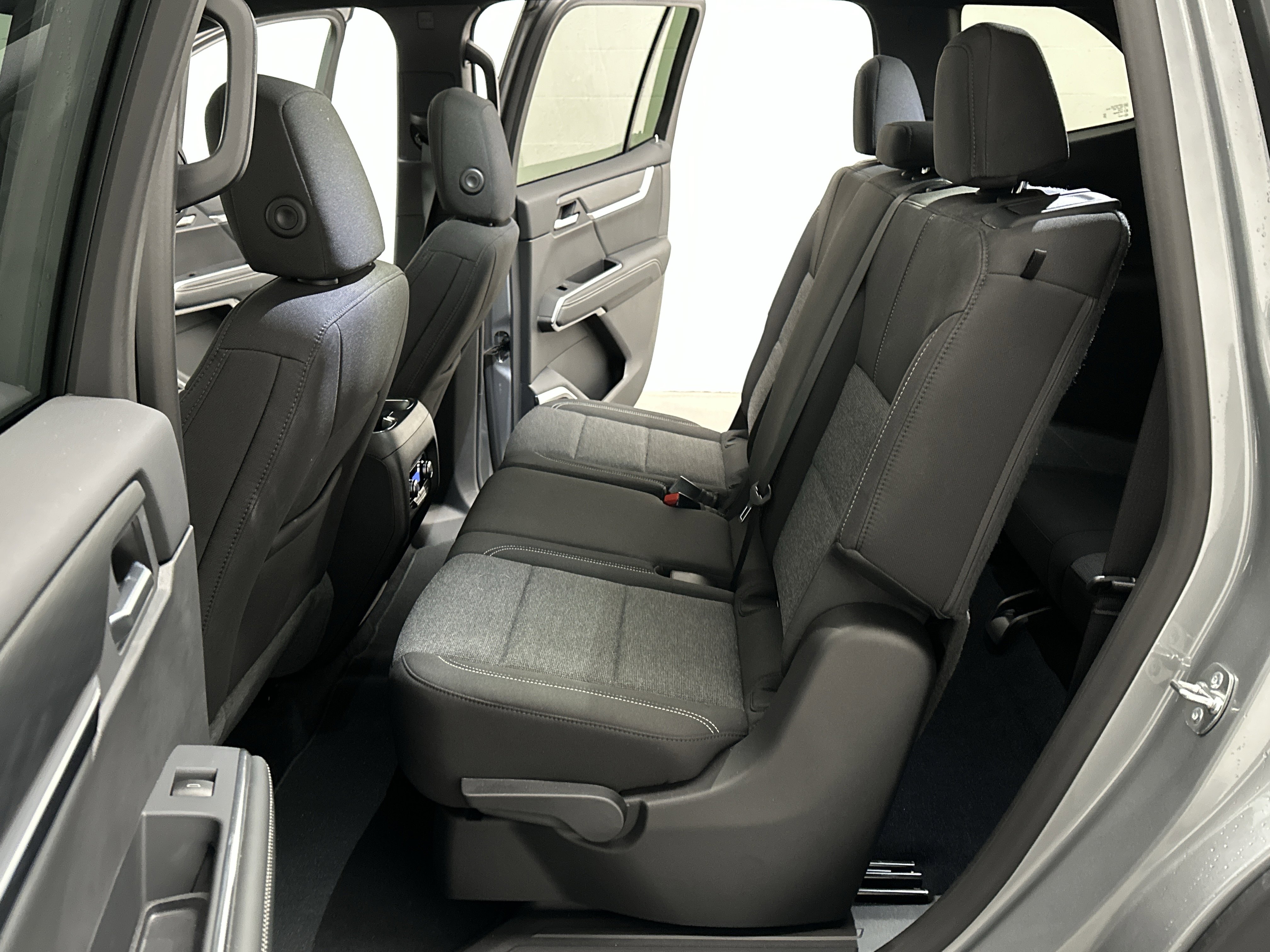 Used 2026 GMC Acadia Elevation image 23