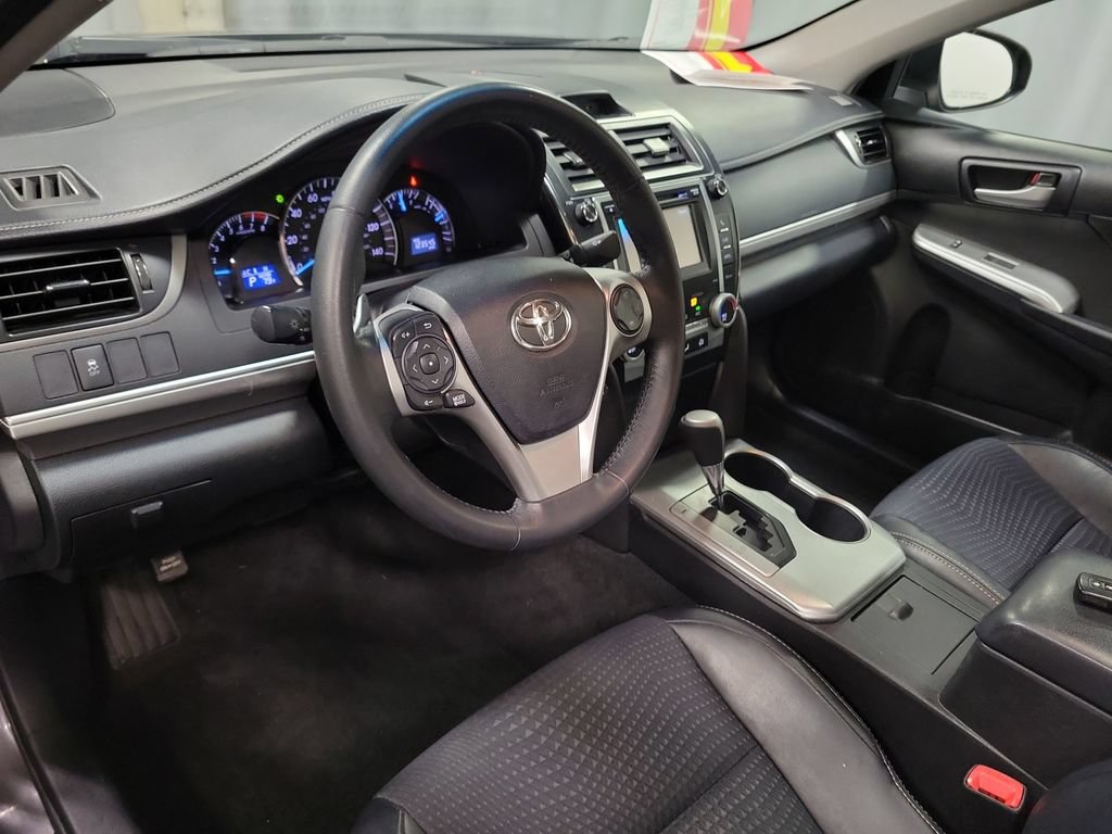 Used 2014 Toyota Camry SE w/ Moonroof Package FWD image 16