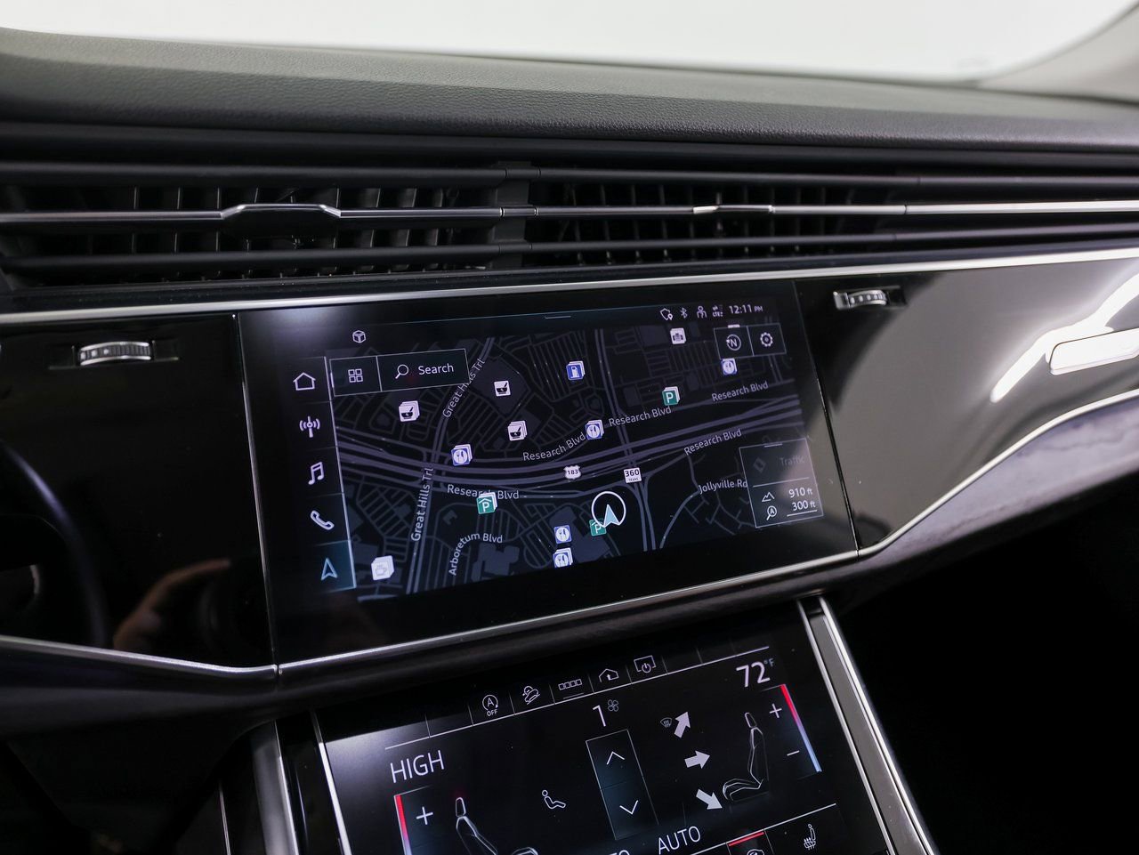 Used 2022 Audi Q8 Premium image 18
