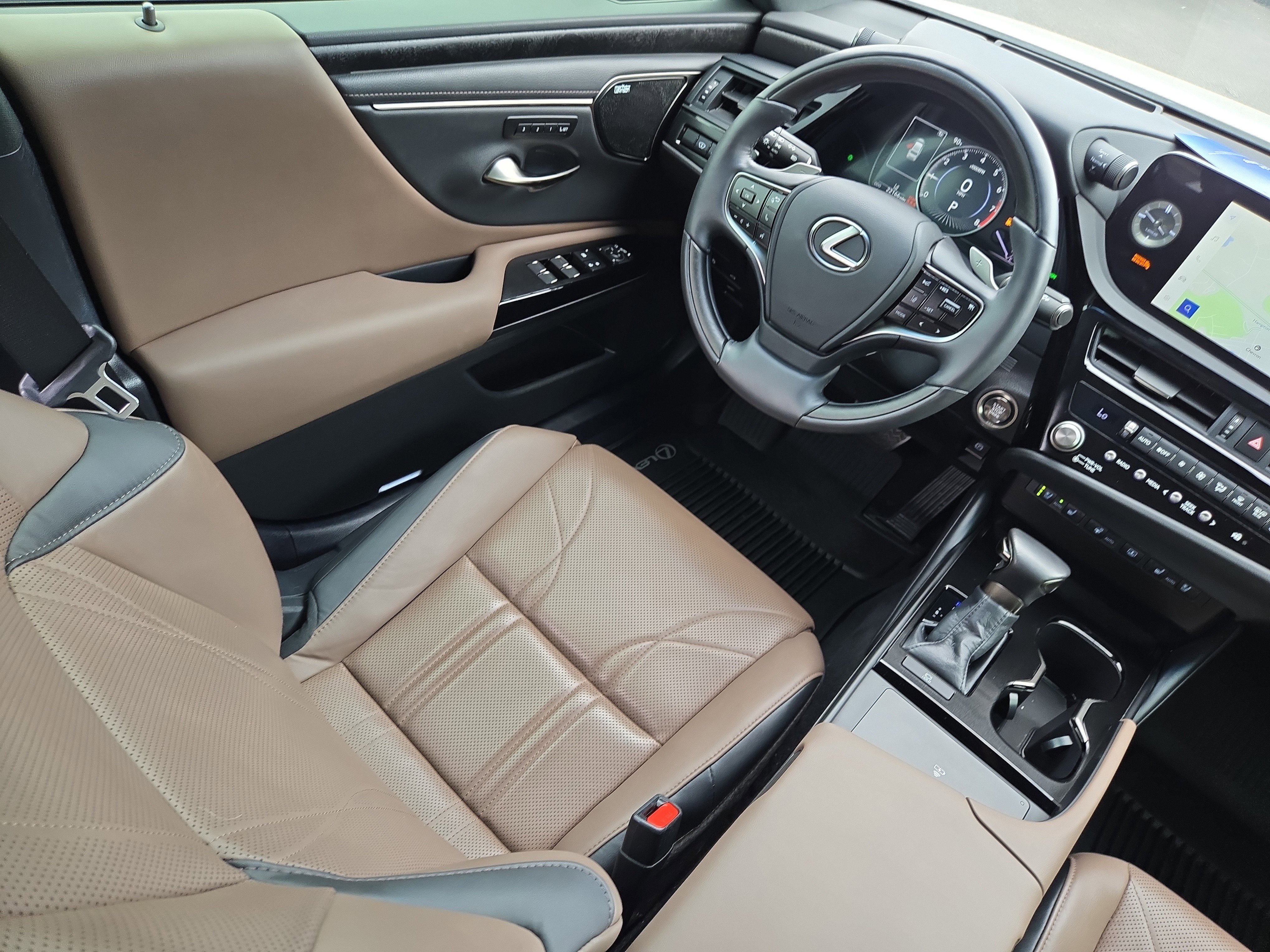 Used 2024 Lexus ES 350 Ultra Luxury w/ Accessory Package (Z2) FWD image 18