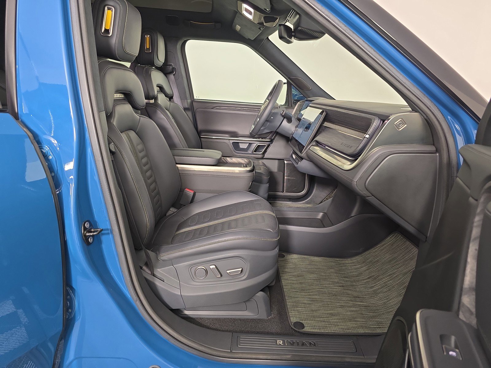 Used 2022 Rivian R1S Launch Edition image 24